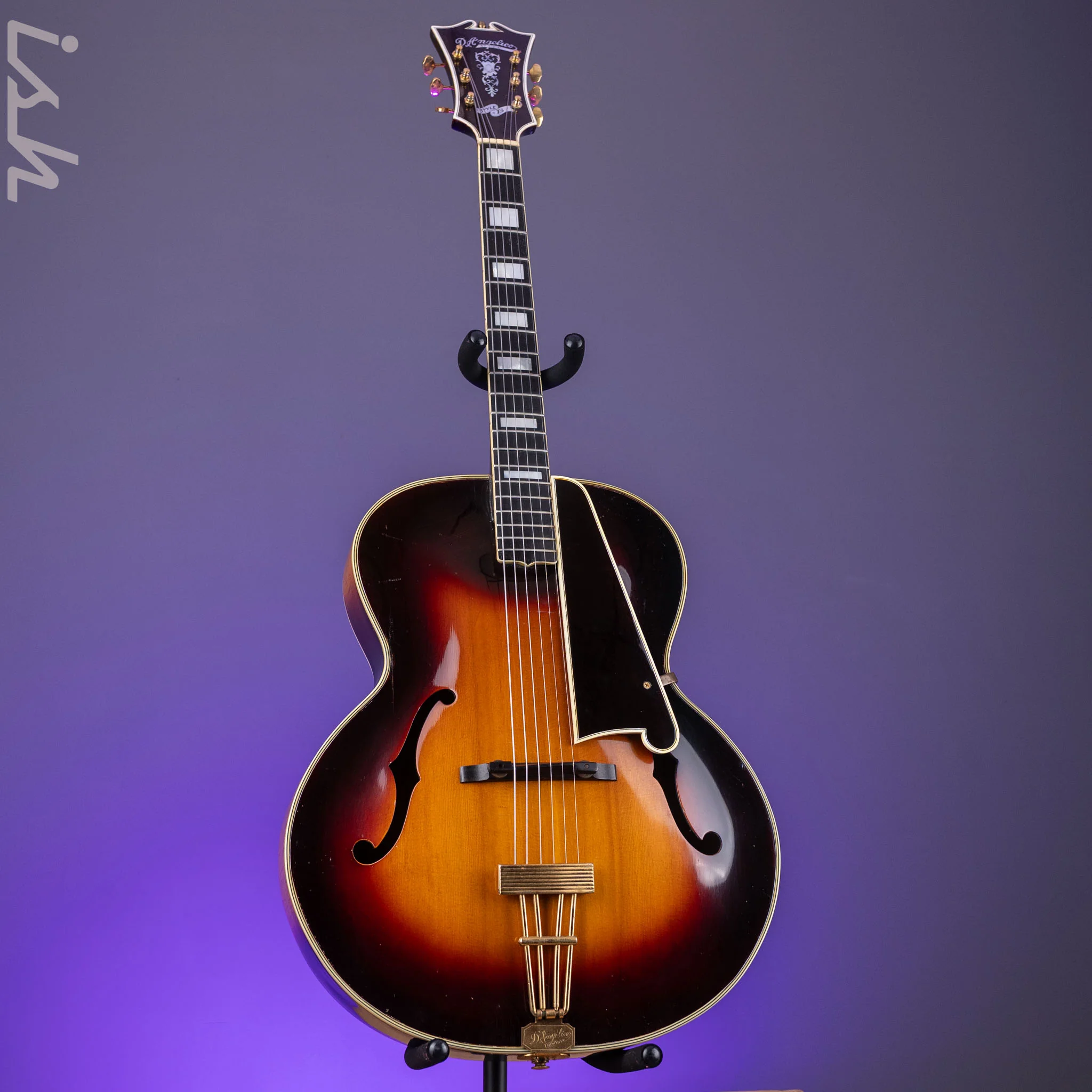 1940 D’Angelico Style B ArchTop Tobacco Burst - Image 2