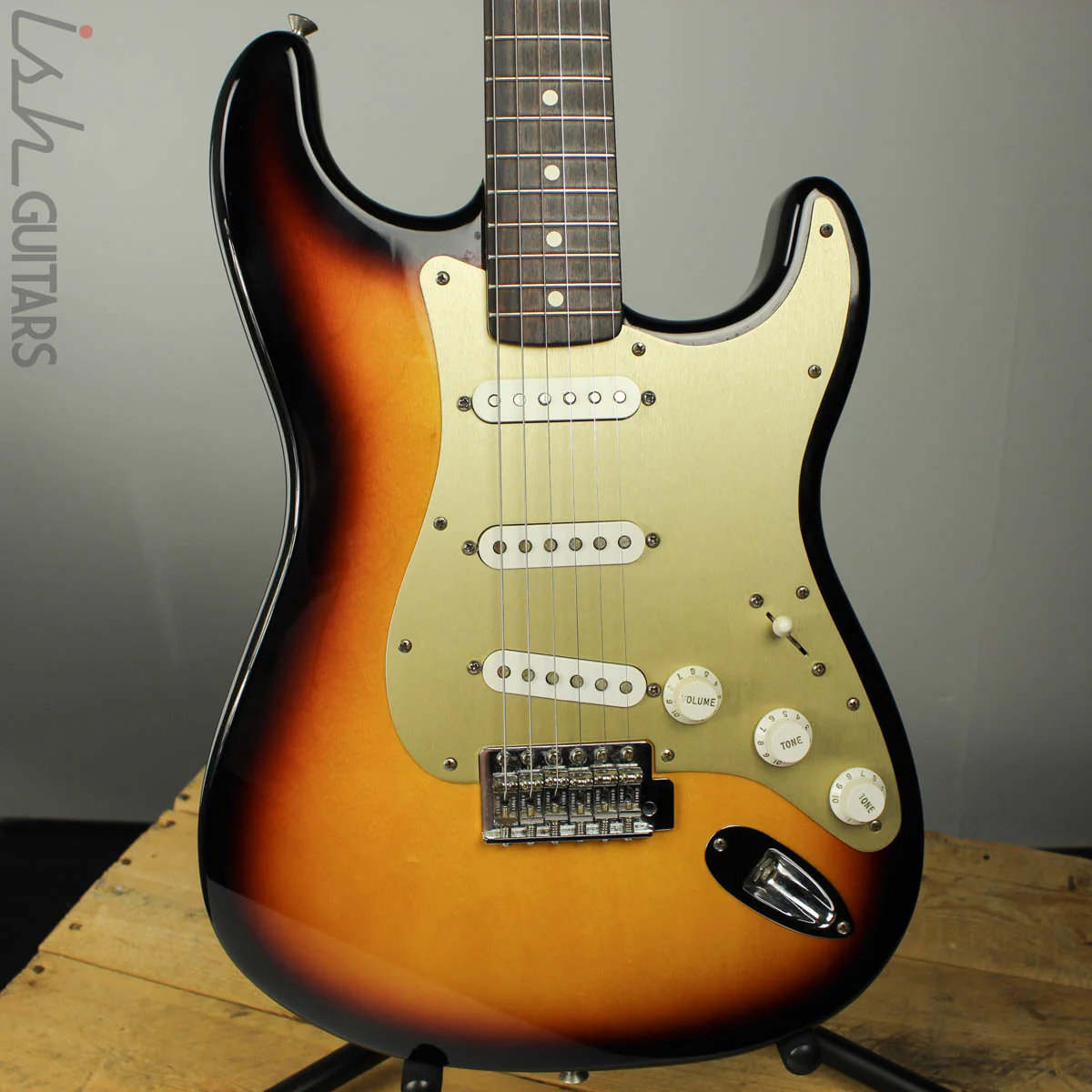 2000 Fender MIM Stratocaster Sunburst w/ Gold Anodized Pickguard