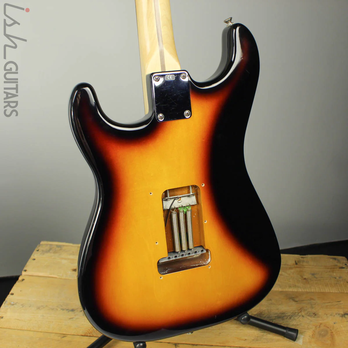 2000 Fender MIM Stratocaster Sunburst w/ Gold Anodized Pickguard - Image 10