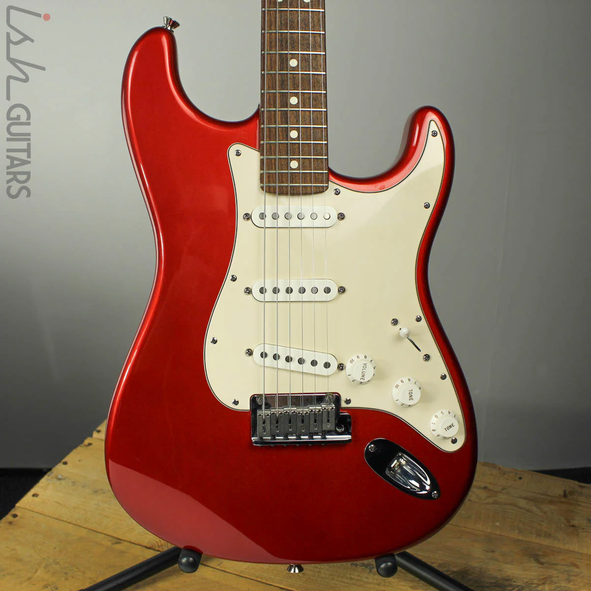 2005 Fender American Standard Stratocaster Candy Apple Red