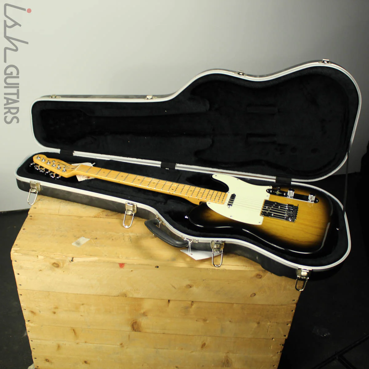 2006 Fender Telecaster Deluxe Sunburst - Image 11
