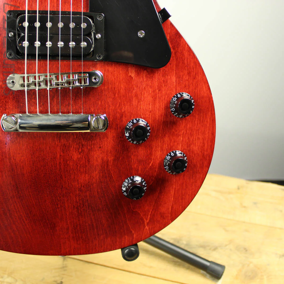 2018 Gibson Les Paul Studio Red - Image 3