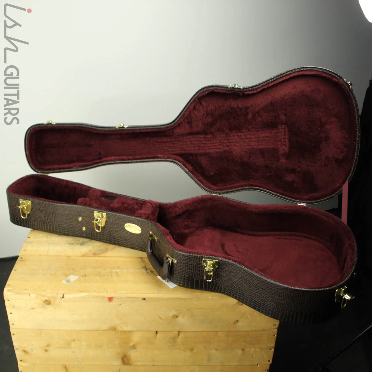 2016 Martin Custom Dreadnaught Centennial Cutaway - Image 12