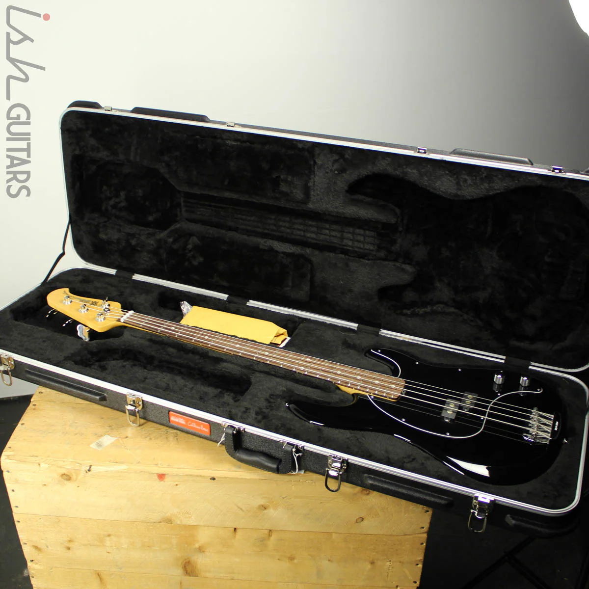 2016 Ernie Ball Music Man Cutlass Bass Black - Image 13