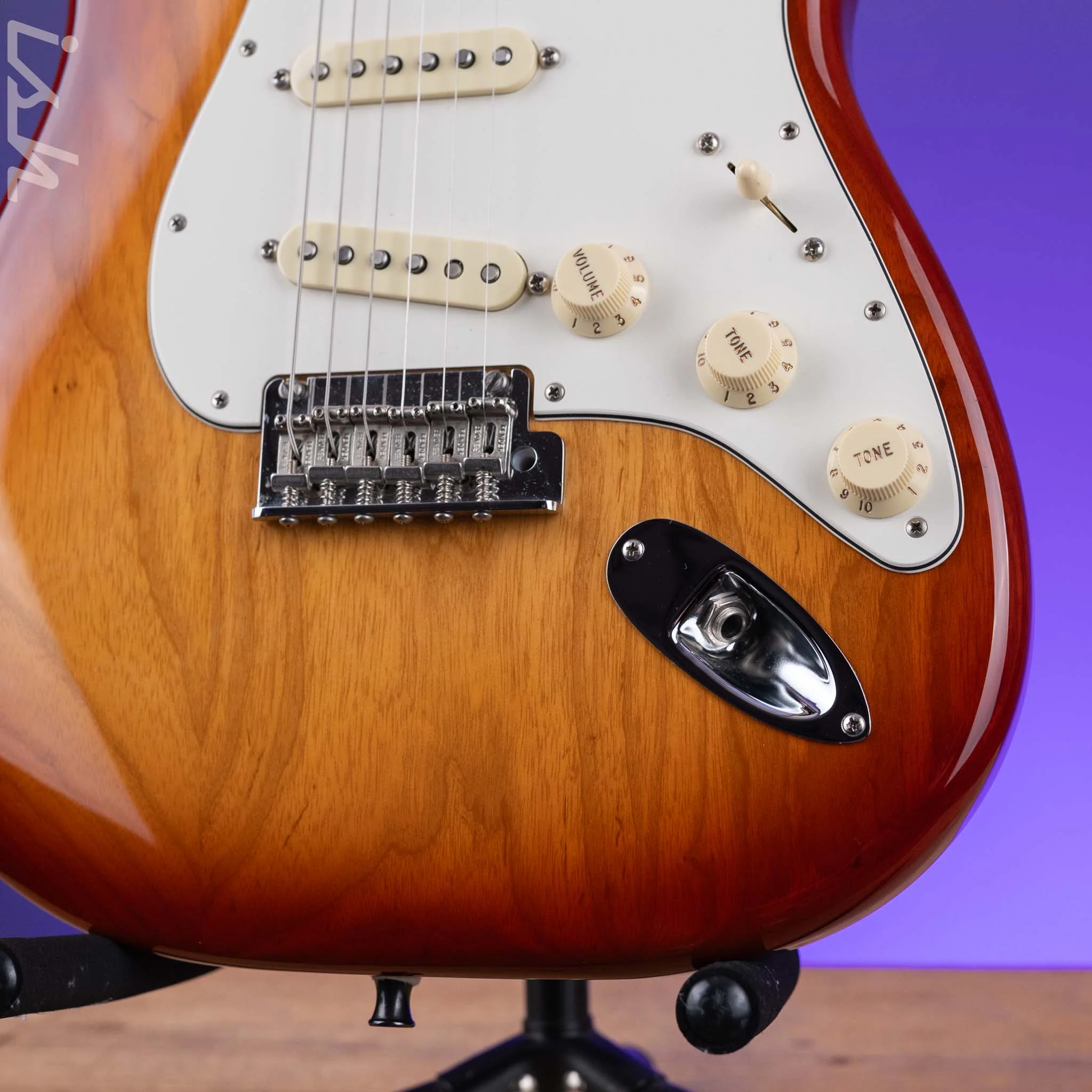 2018 Fender Stratocaster Professional Sienna Sunburst - Image 4