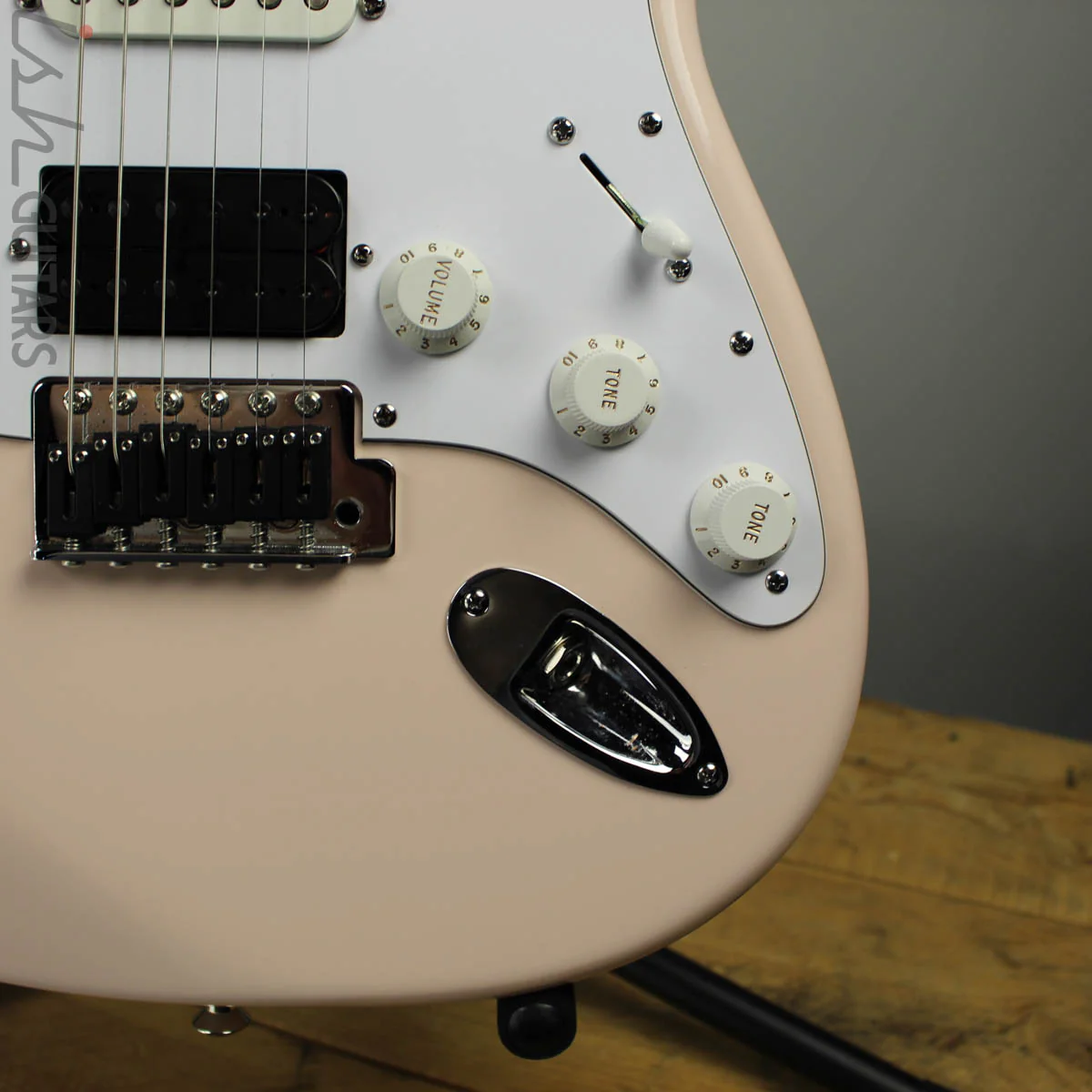 2003 Fender Stratocaster Shell Pink Nitro - Image 3