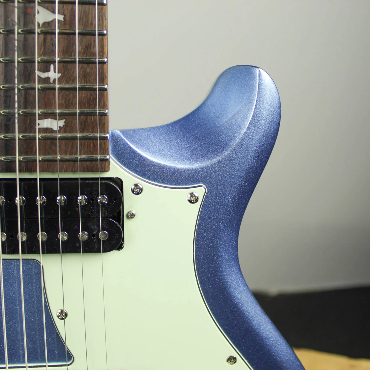 PRS SE Mira Frost Blue Metallic - Image 4