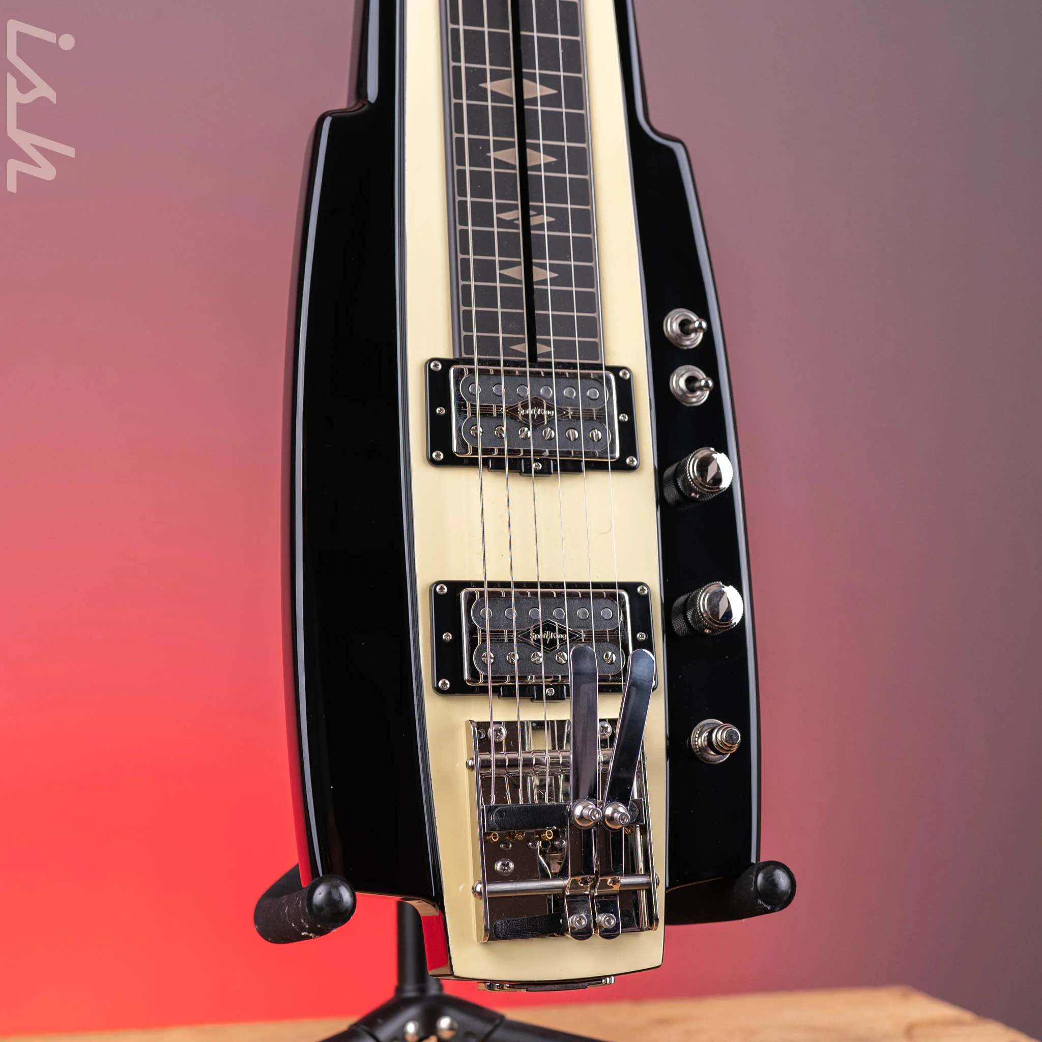2023 Duesenberg Lapsteel Black/Ivory