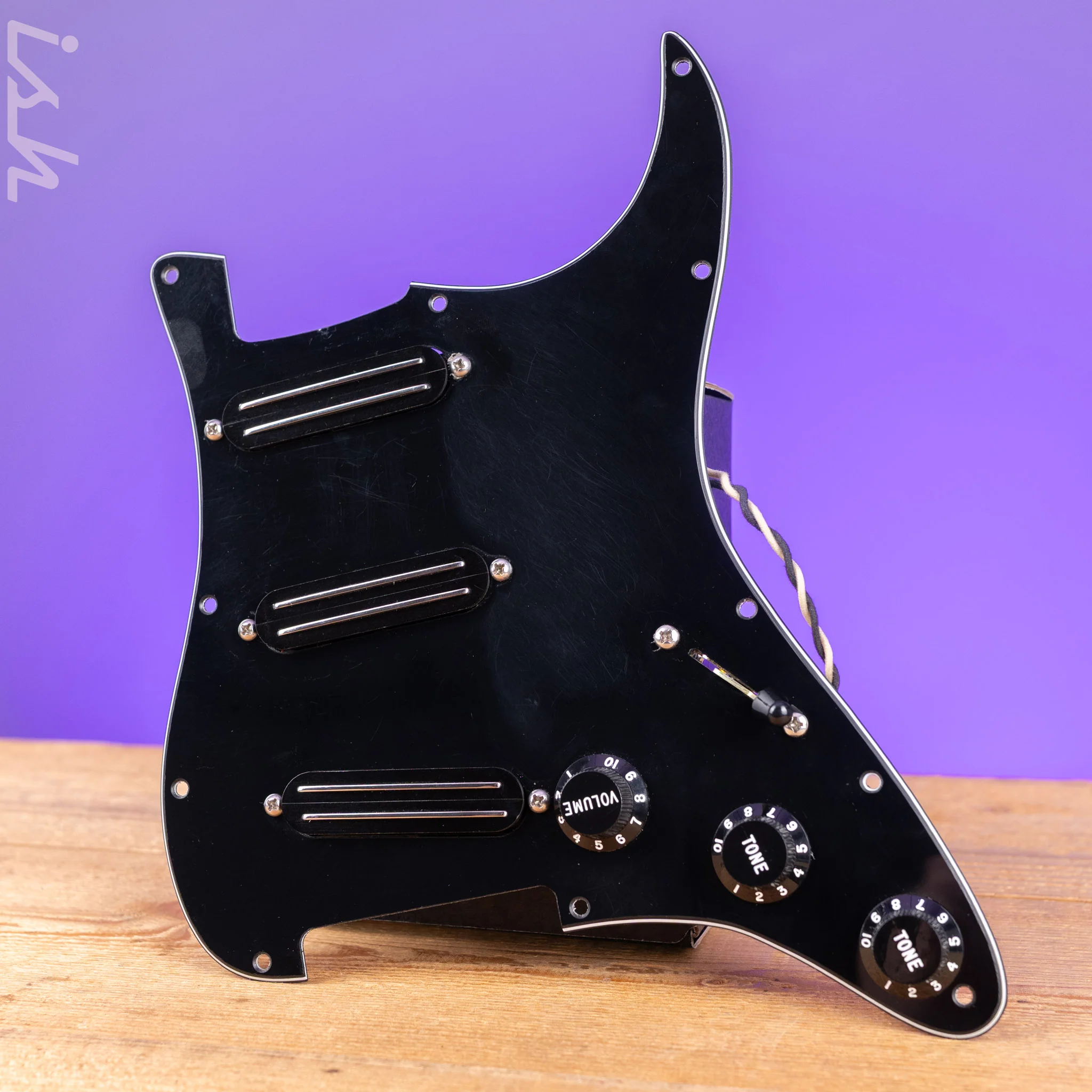 American Strat '62 Style Black Pick Guard w/ JBE Pickups SDLX S-Style 4-Wire