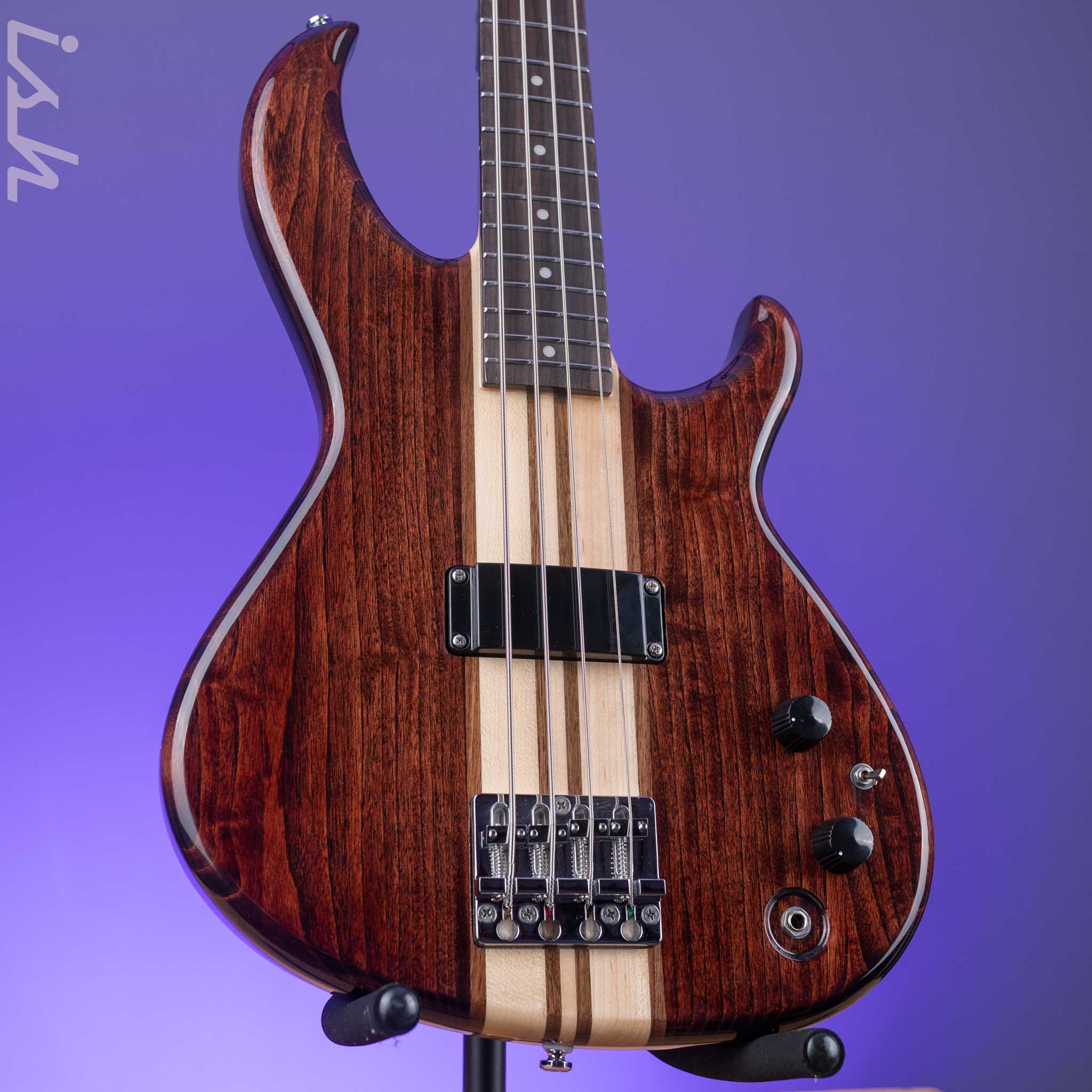 Aria Pro II SB-700 Walnut