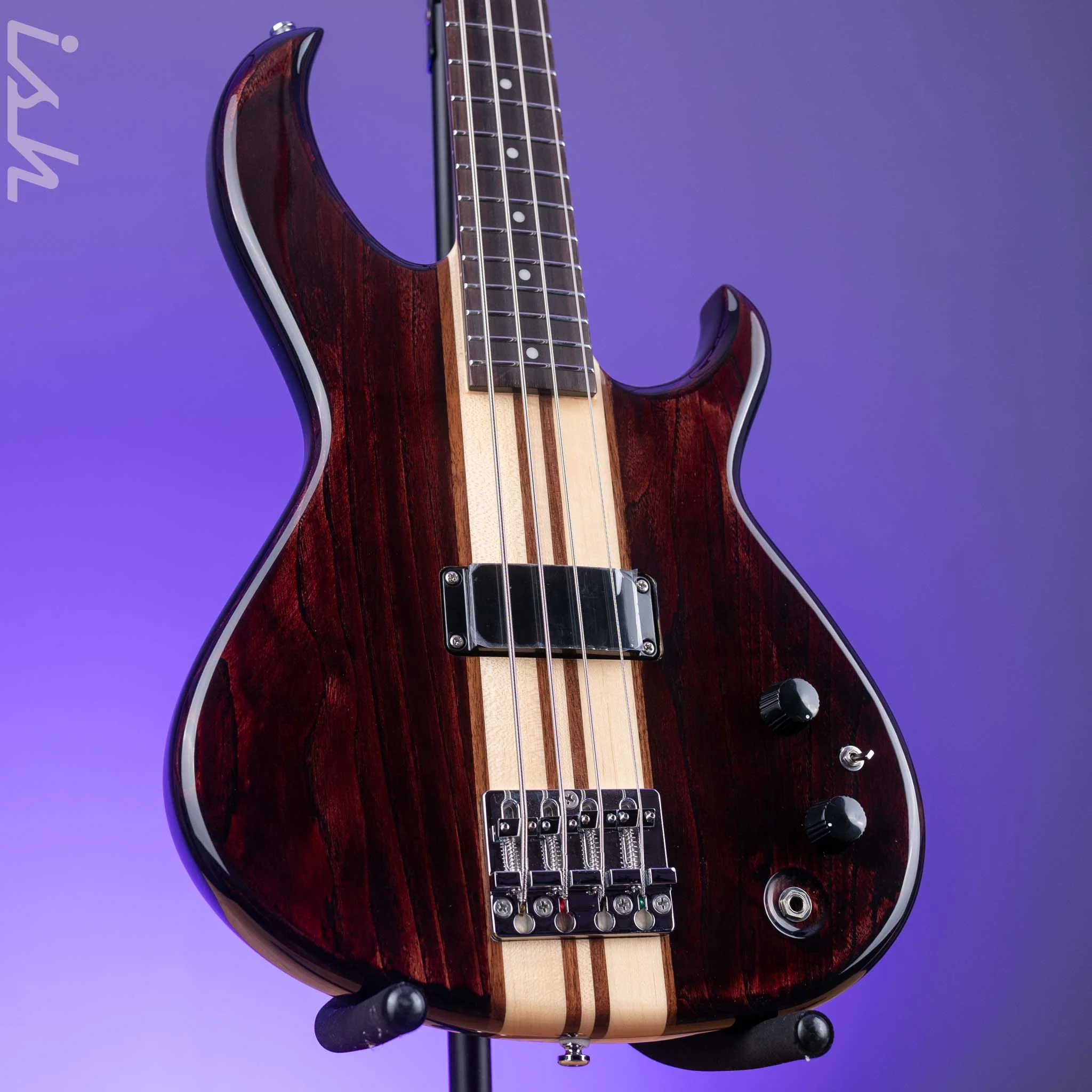 Aria Pro II SB-700 Walnut Demo