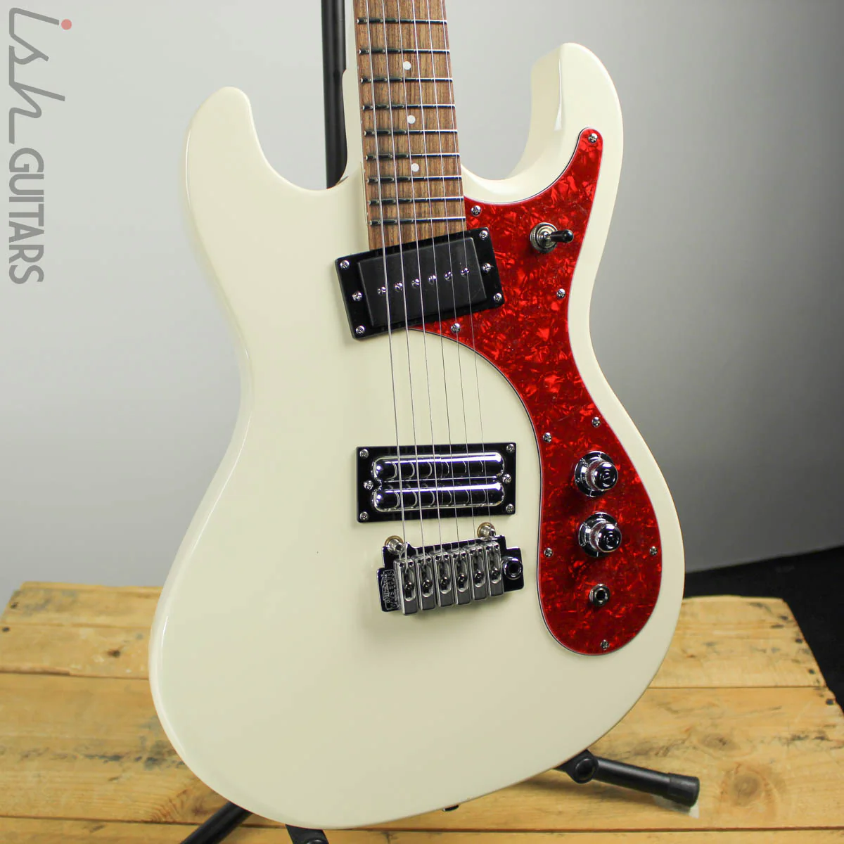 Danelectro ‘64XT Vintage Cream