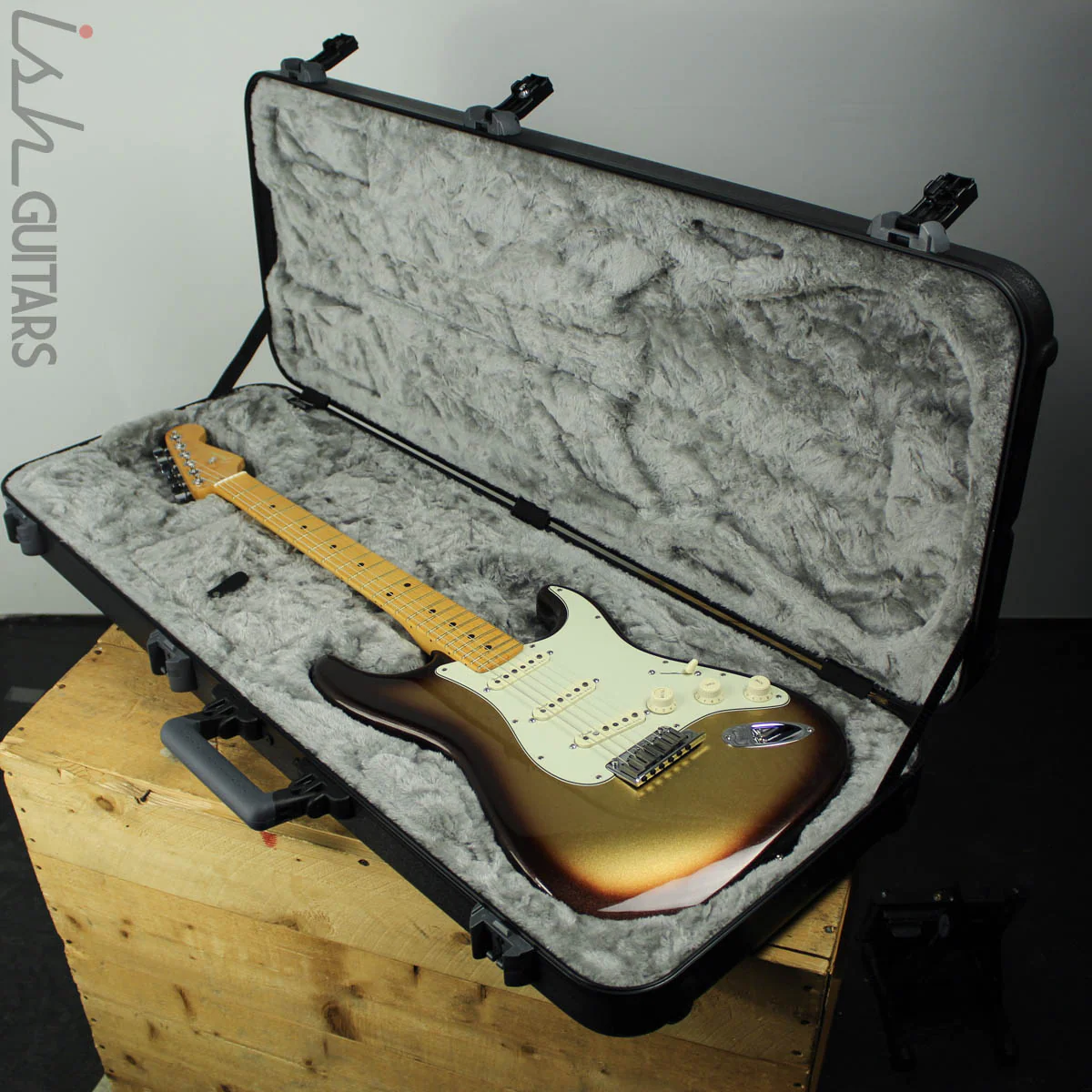 2019 Fender American Ultra Stratocaster Mocha Burst - Image 10