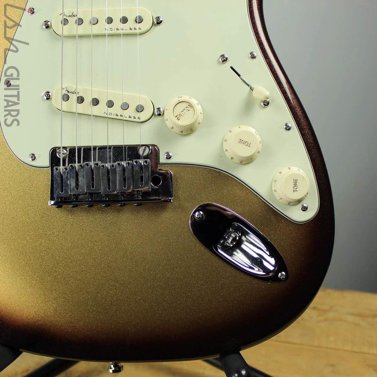 2019 Fender American Ultra Stratocaster Mocha Burst - Image 4
