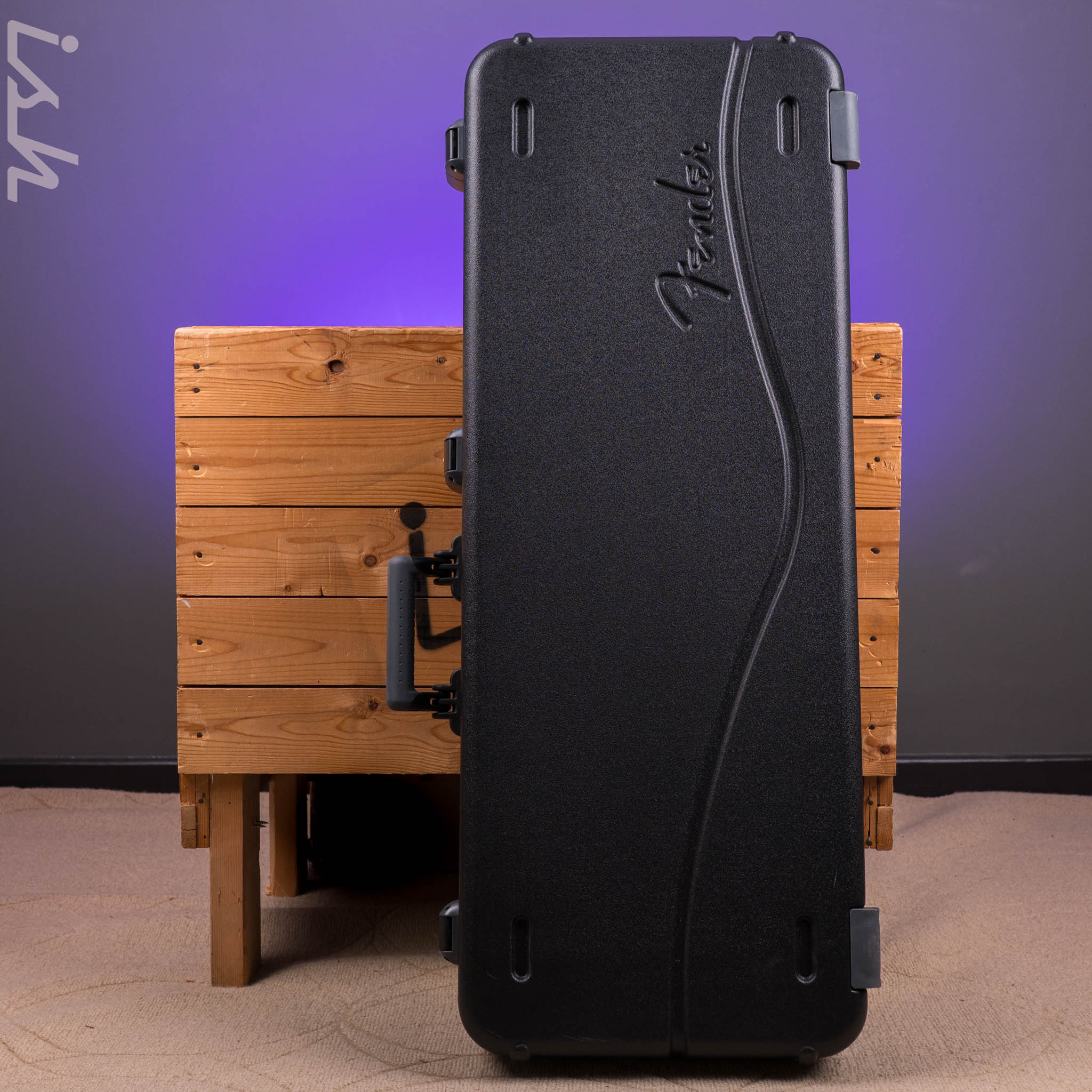 Fender Deluxe Molded Case - Stratocaster®/Telecaster®