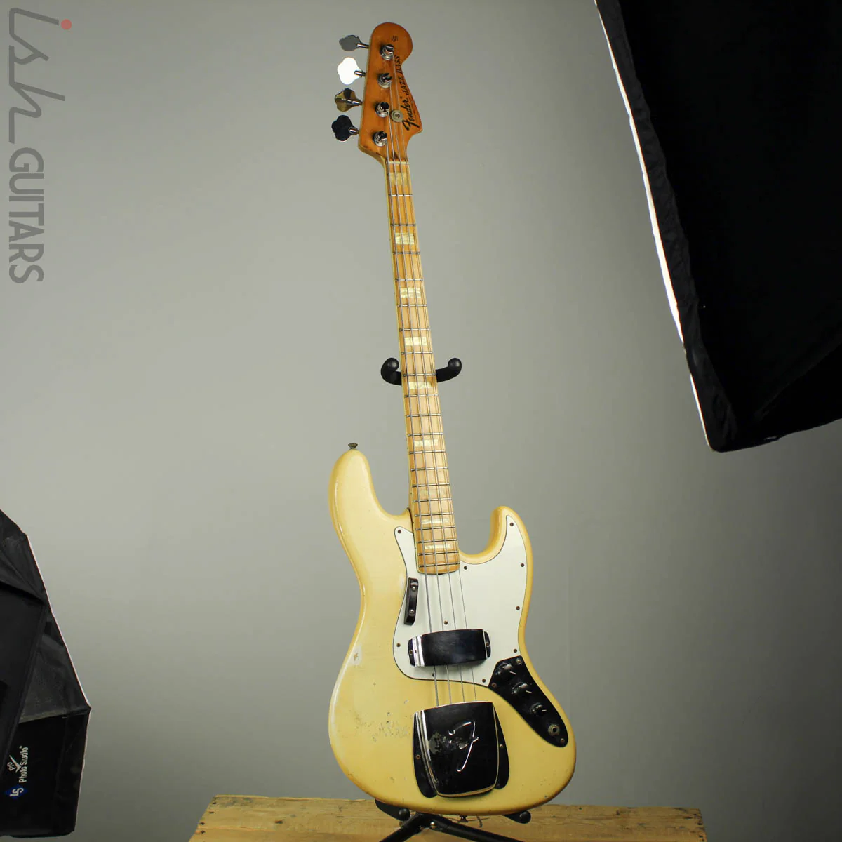 1976 Fender Jazz Bass Rare Olympic White - Image 2