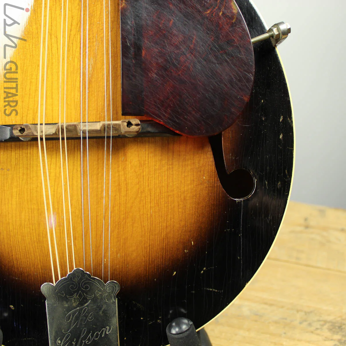 1930s Vintage Gibson A50 Mandolin - Image 4