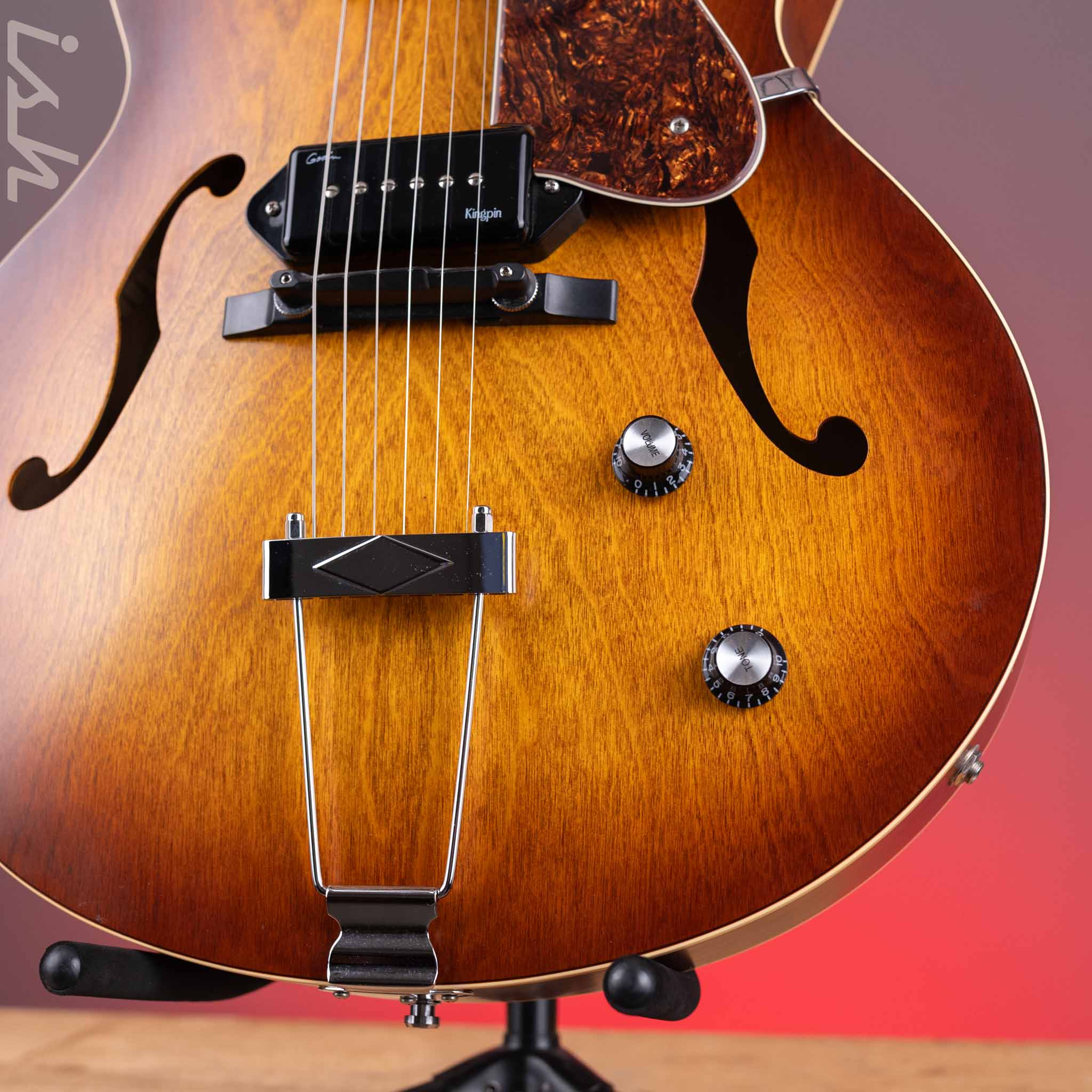 Godin 5th Avenue CW Kingpin II Cognac Burst - Image 4