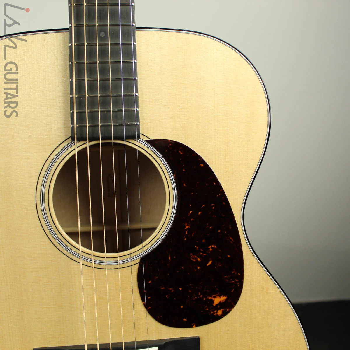 Martin 000-28 Custom Shop Deep Quilted Maple Back and Sides - Image 4