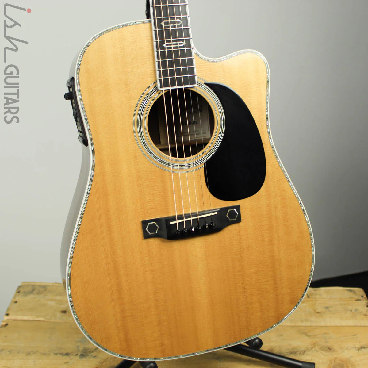 2011 Martin DC Aura Cutaway Acoustic Electric Guitar
