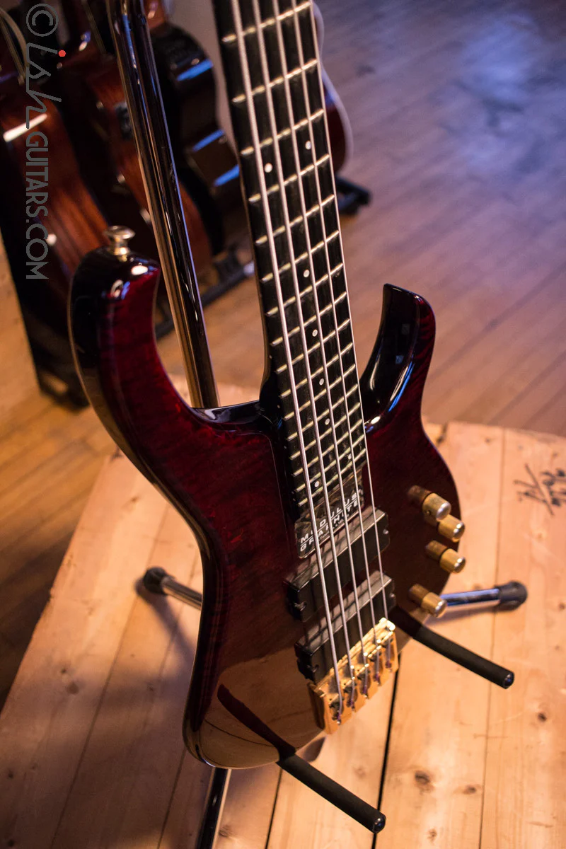 Modulus Quantum 5 String Graphite Bass - Image 9