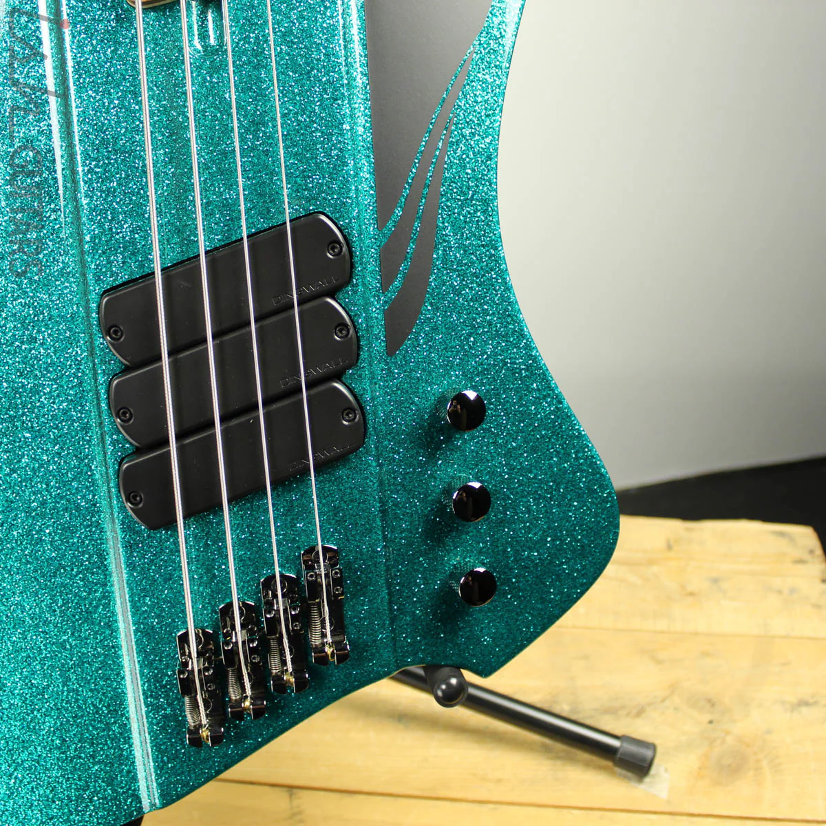 Dingwall D-Roc Standard Metalflake Aquamarine - Image 3