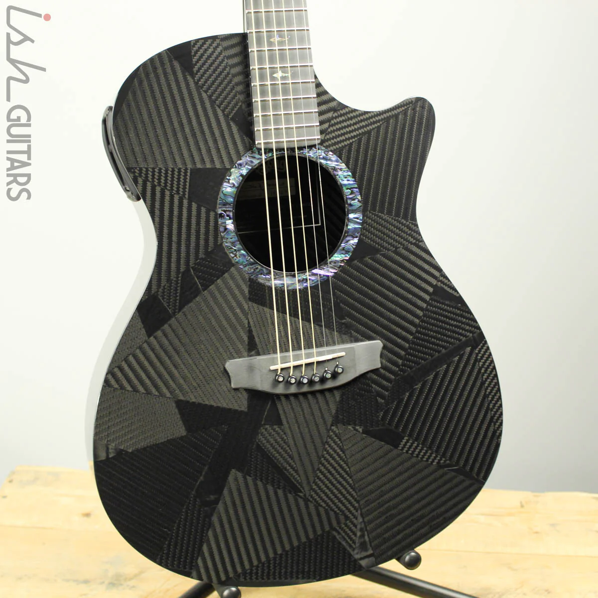 RainSong Black Ice BI-OM1000N2 Graphite Acoustic