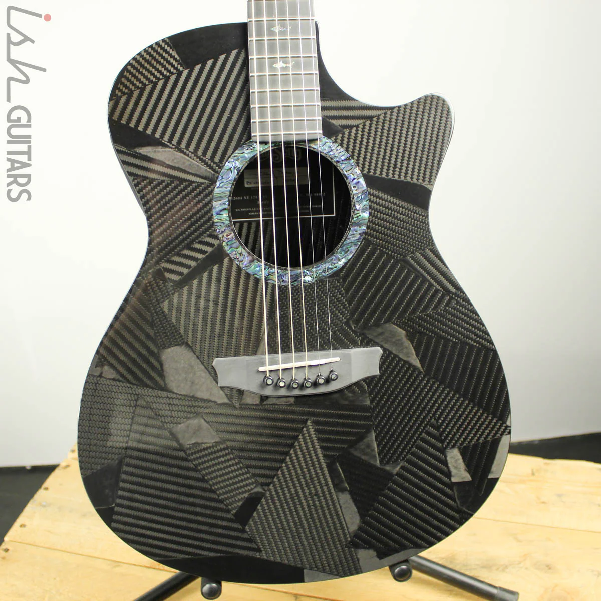 RainSong Black Ice BI-OM1000N2 Graphite Acoustic