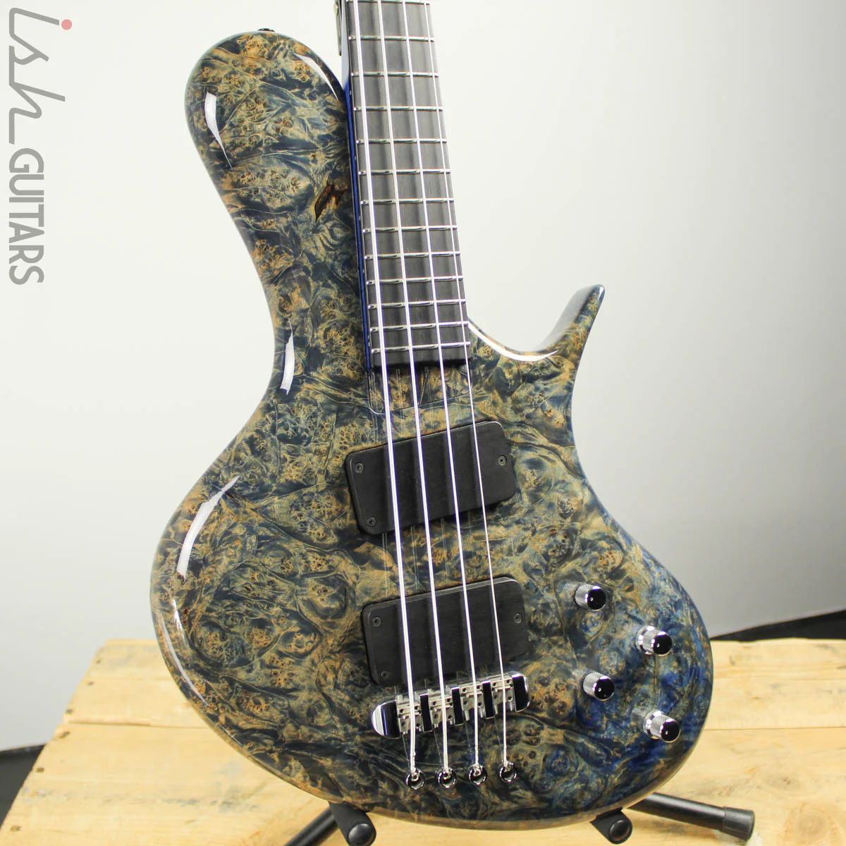Ritter R8 Singlecut Bass Guitar Solid Maple Burl