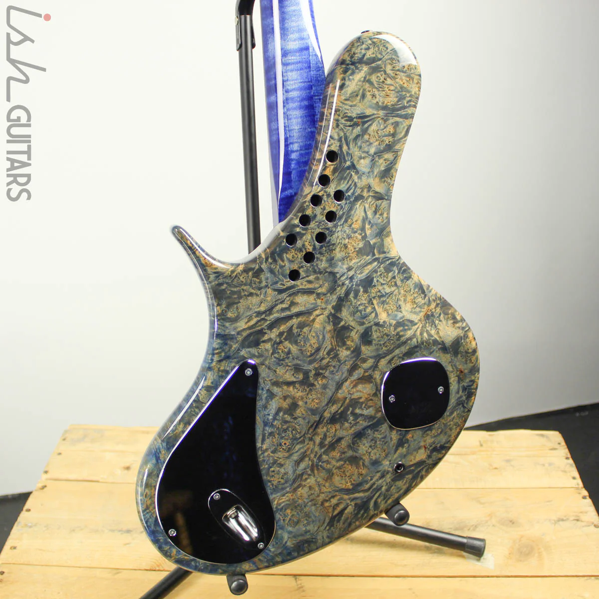 Ritter R8 Singlecut Bass Guitar Solid Maple Burl - Image 9