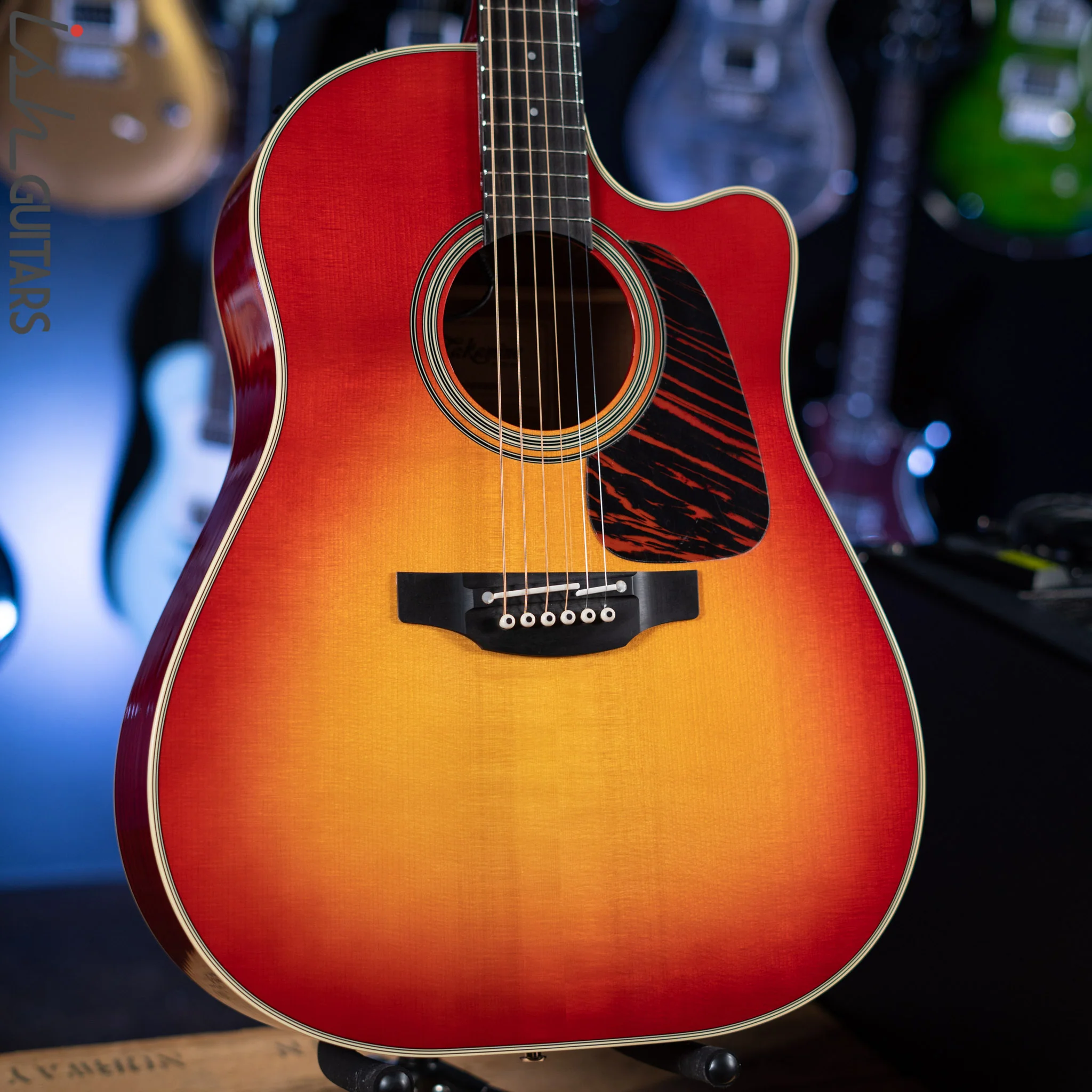 Takamine CP6SSDC Singlecut Dreadnought Gloss Cherry Sunburst Demo