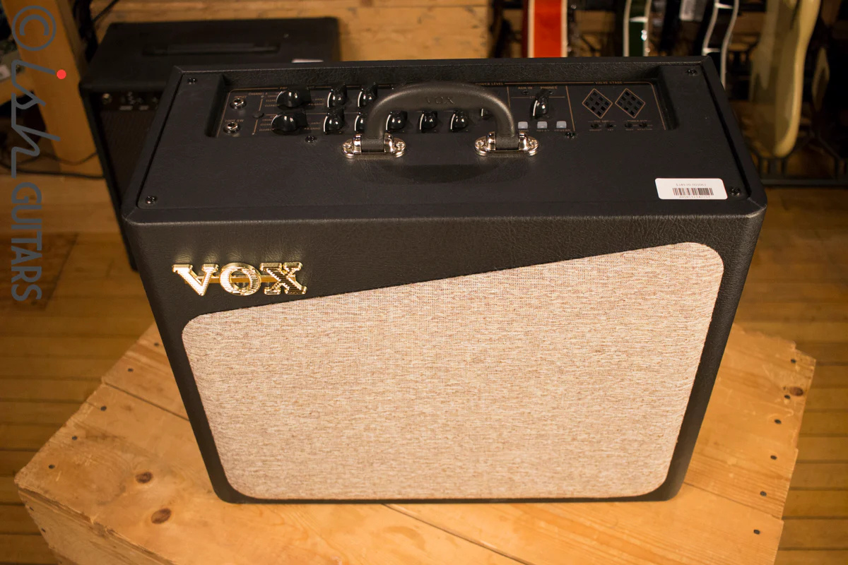 Vox AV30 30 Watt Hybrid Tube Modeling Guitar Combo Amp - Image 2