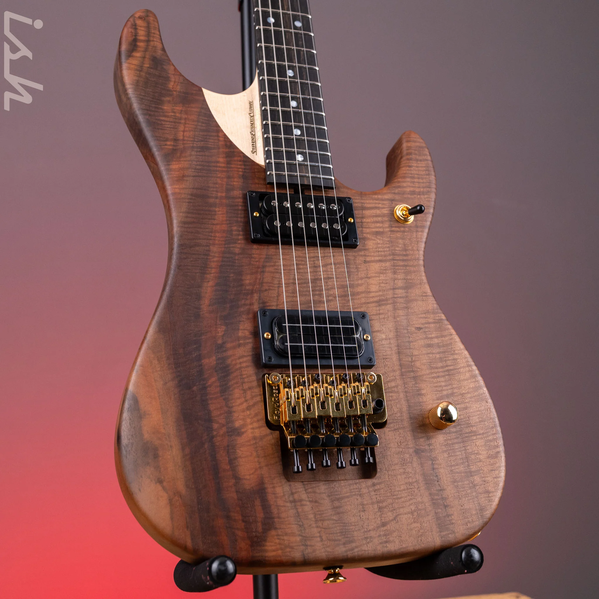 Washburn Nuno Bettencourt Signature Model Claro Walnut