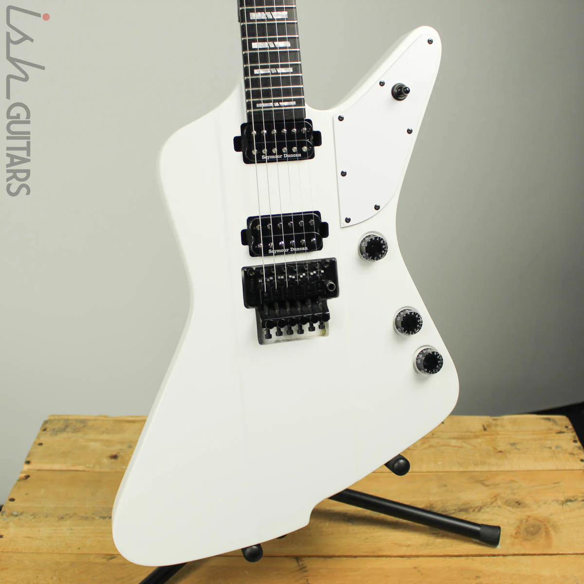 2016 Washburn Parallaxe Priestess Z20FR Marzi Montazeri Signature Electric Guitar Gloss White