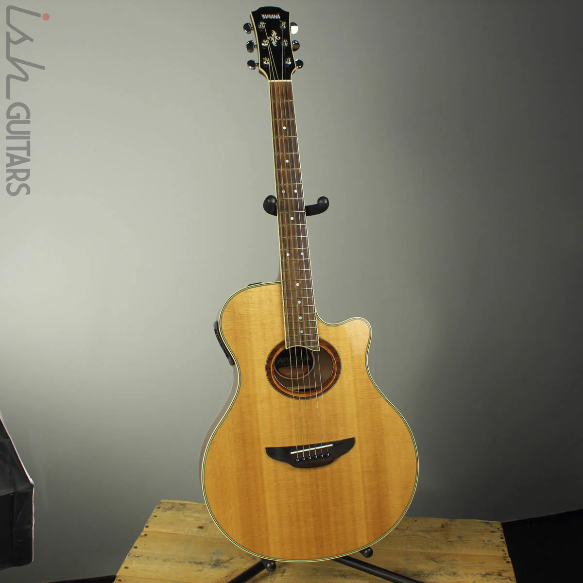 Yamaha APX700II Acoustic Electric Guitar Natural - Image 2